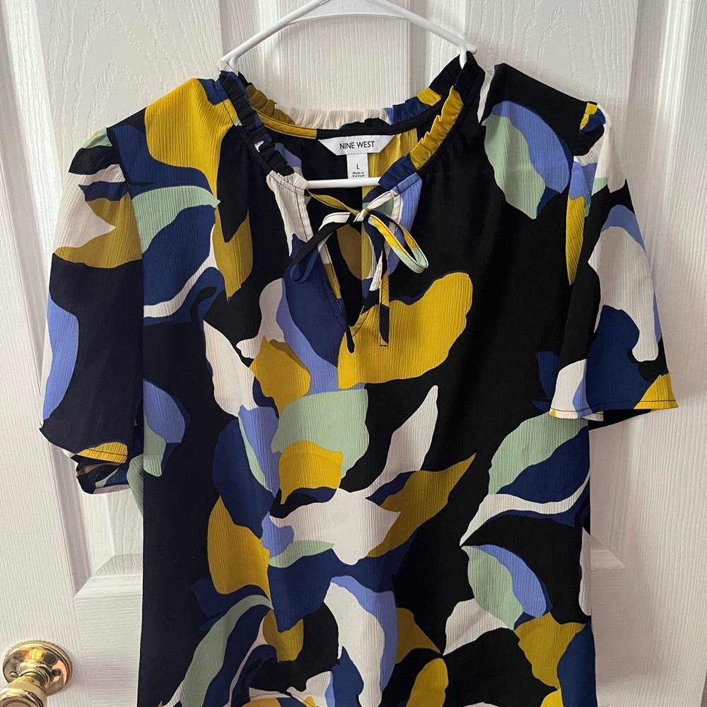 Nine West Blue and Yellow Tie Front Short Sleeve Blouse